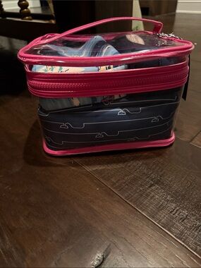 NWT Vineyard Vines/Target cosmetic bag set